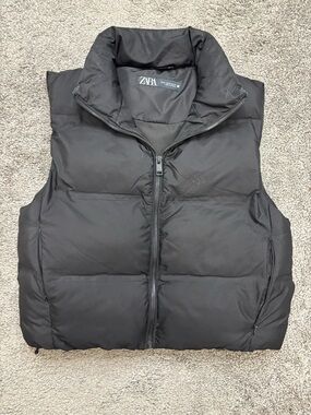 zara women’s black puffer vest - size xs